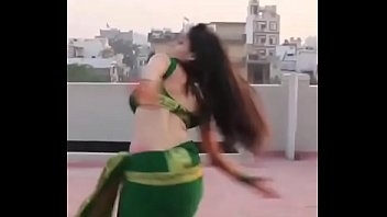 Indian girl hot navel show dance video