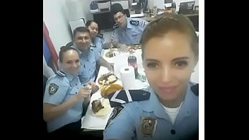 Policial boqueteira caiu na net mamando o delegado link completo: 