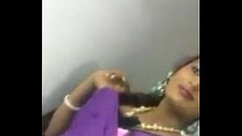 Desi Housewife showing her body
