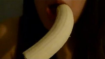 Big Asian Lips around a Big Banana - DamnCam.net