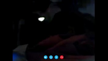 Morena se masturba con pepino en skype 2