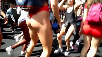 Touch her ass in marathon