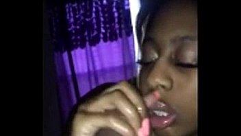 Ebony babe gives professional head