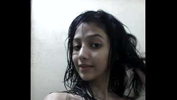 Indian Beautiful Indian girl with lovely boobs bathroom selfie - Wowmoyback