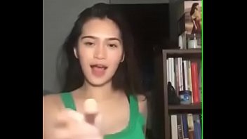 Yannahbanana performs in  sexy green dress live on streaming app