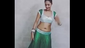 Leena Kapoor sexy navel dance