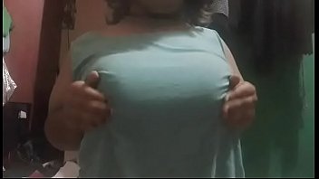 vení a jugar con mis tetas