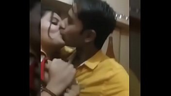 Desi Indian Couple Kissing Video | THE SEXIEST KISSING EVER | smooch | hardcore kissing | LONGEST SMOOCH EVER